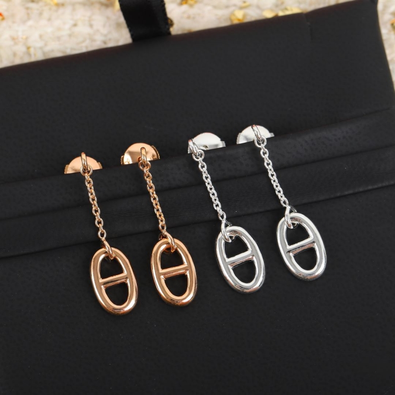 H**me5 earrings